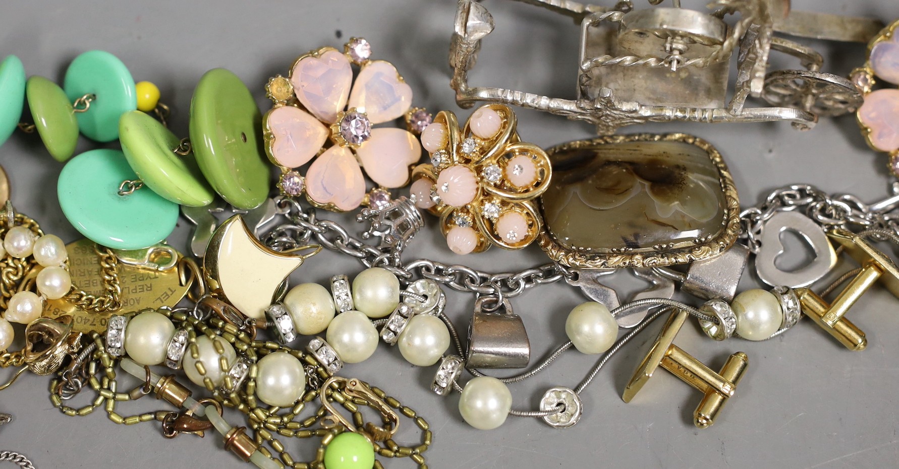 A mixed group of sundry jewellery and other items, including a cultured pearl bracelet(a.f) with 14k and ruby set clasp, a yellow metal mounted agate brooch, costume items, a cased Dunhill lighter, Dutch white metal mini